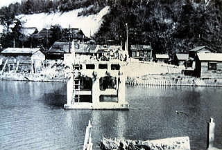 写真:流出した大川橋(大川町側から)