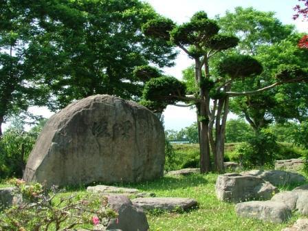 写真:頌徳の碑