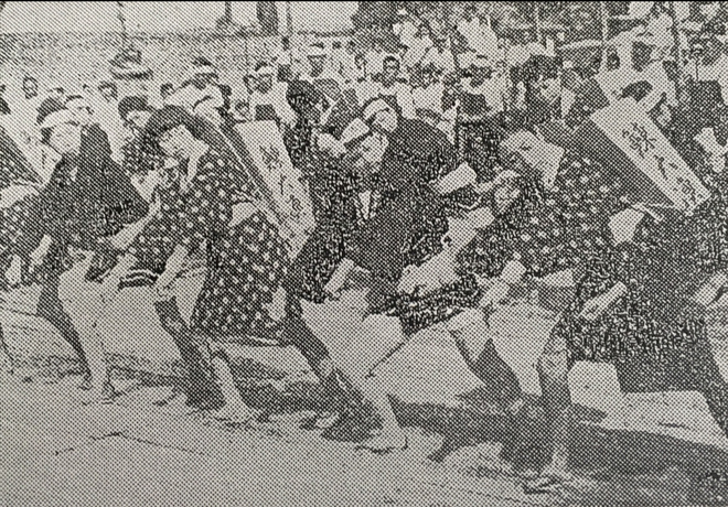 写真:ソーラン節保存会の踊り(昭和36年8月17日の新聞記事より)