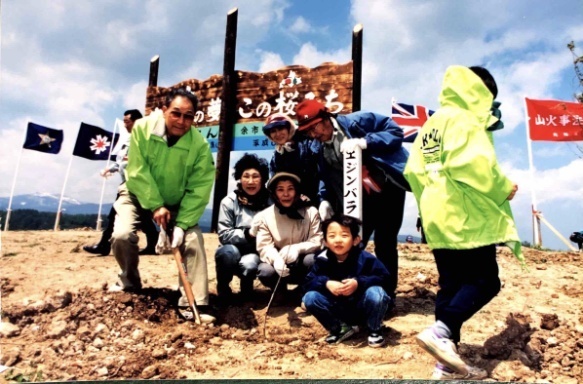 写真:どろ亀さん(右から2人目)と記念撮影